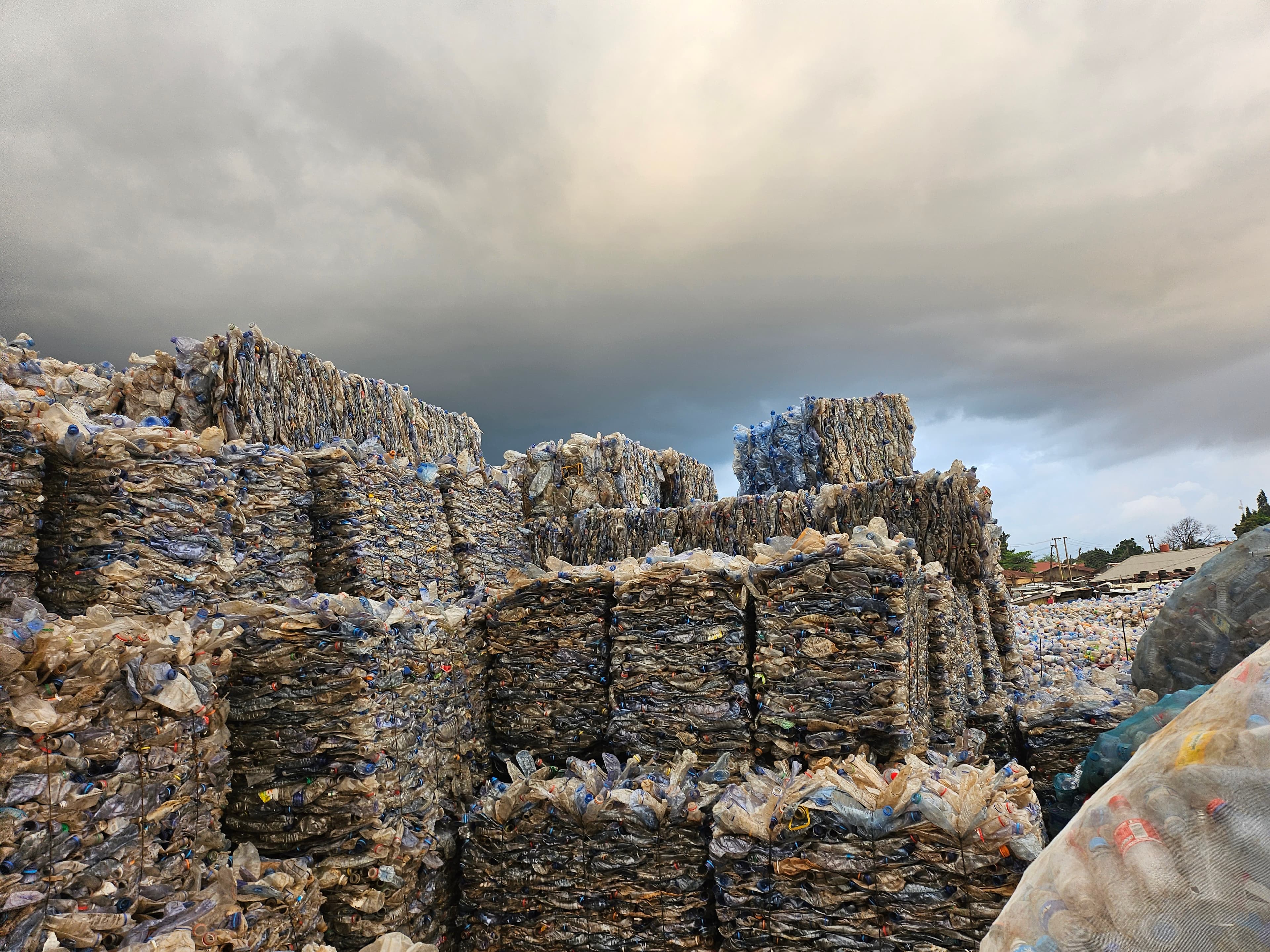 Compressed recyclable waste bales